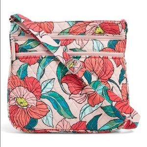 Vera Bradley Trio Zip Hipster in Vintage Floral